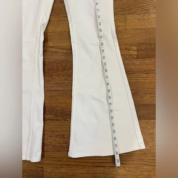 Free People - Pull-On White Flare Jeans - Size 28 - Picture 3 of 7